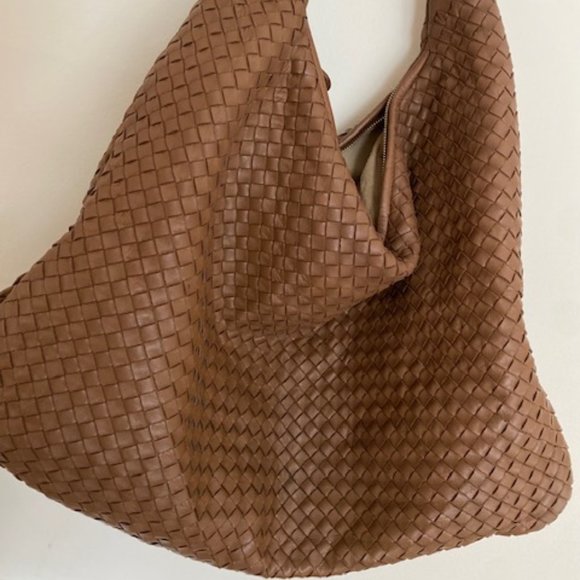 Bottega Veneta Intrecciato Shoulder Bag ~ Large ~ - Picture 4 of 12